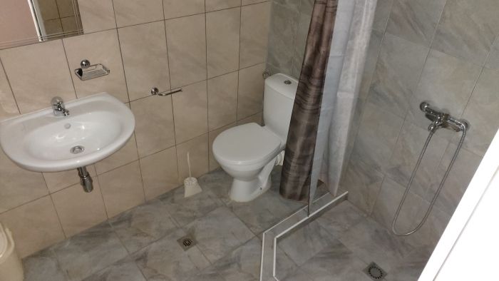 Меблированная двухкомнатная квартира с видом на море