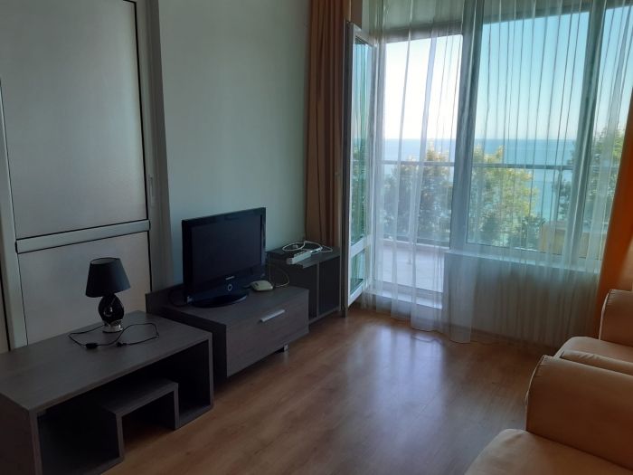 Сдаётся в аренду: двухкомнатная квартира в комплексе «Сильвер Бич», первая линия у моря