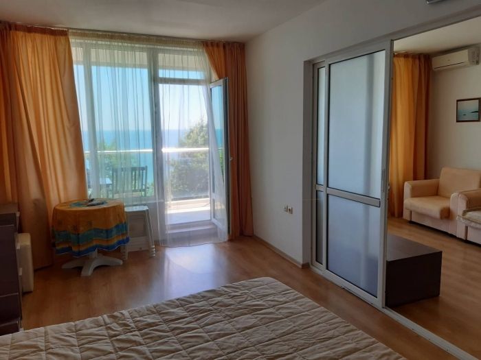 Сдаётся в аренду: двухкомнатная квартира в комплексе «Сильвер Бич», первая линия у моря