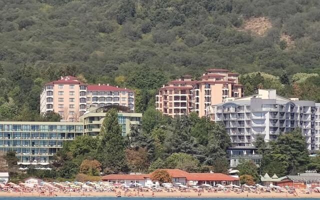 Золотые пески, Болгария. Квартира в продаже  BENDITA MARE трехкомнатная квартира с видом на море  лот №2659